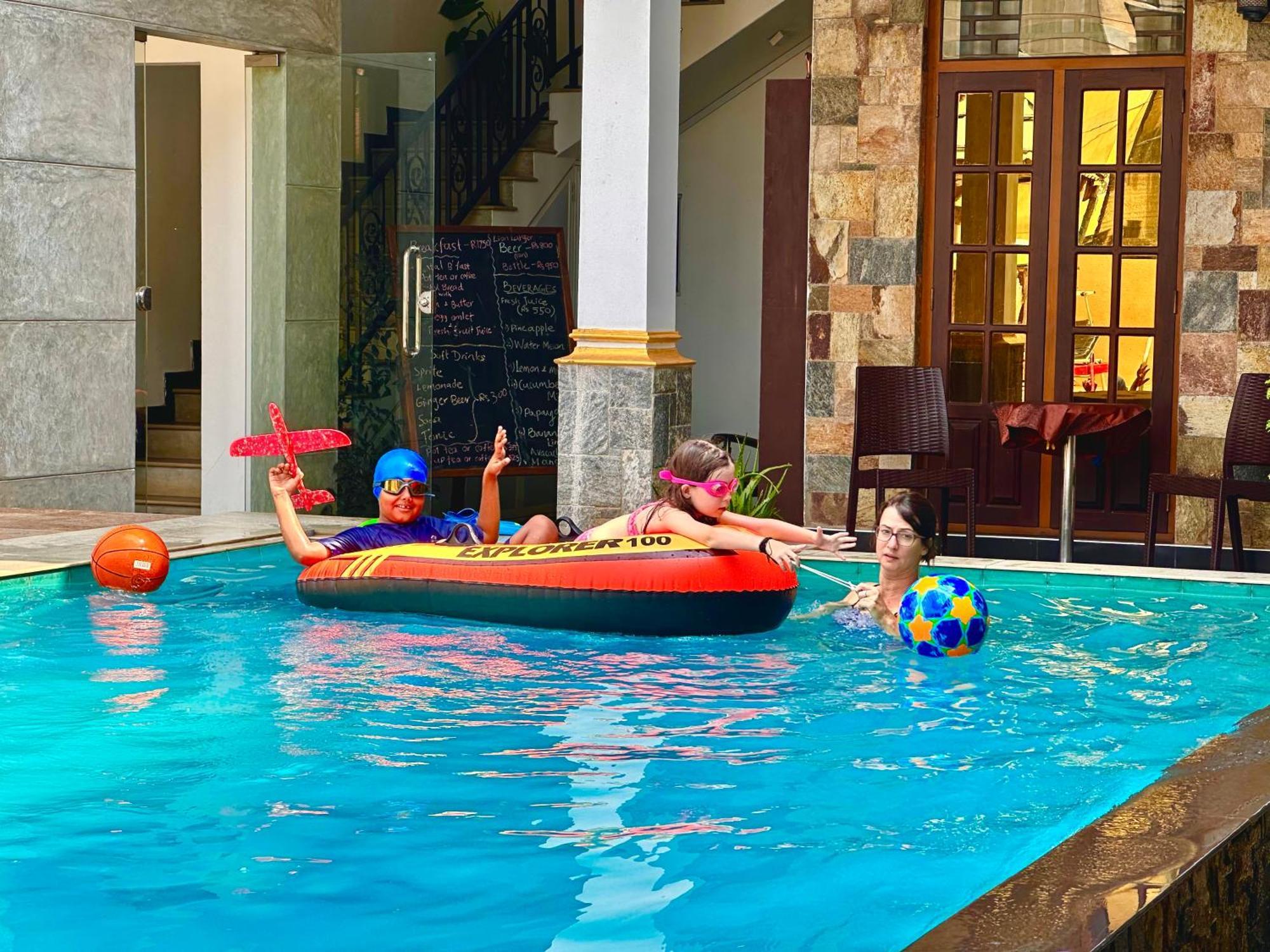St Claire'S Green Negombo Hotel & Hostels מראה חיצוני תמונה