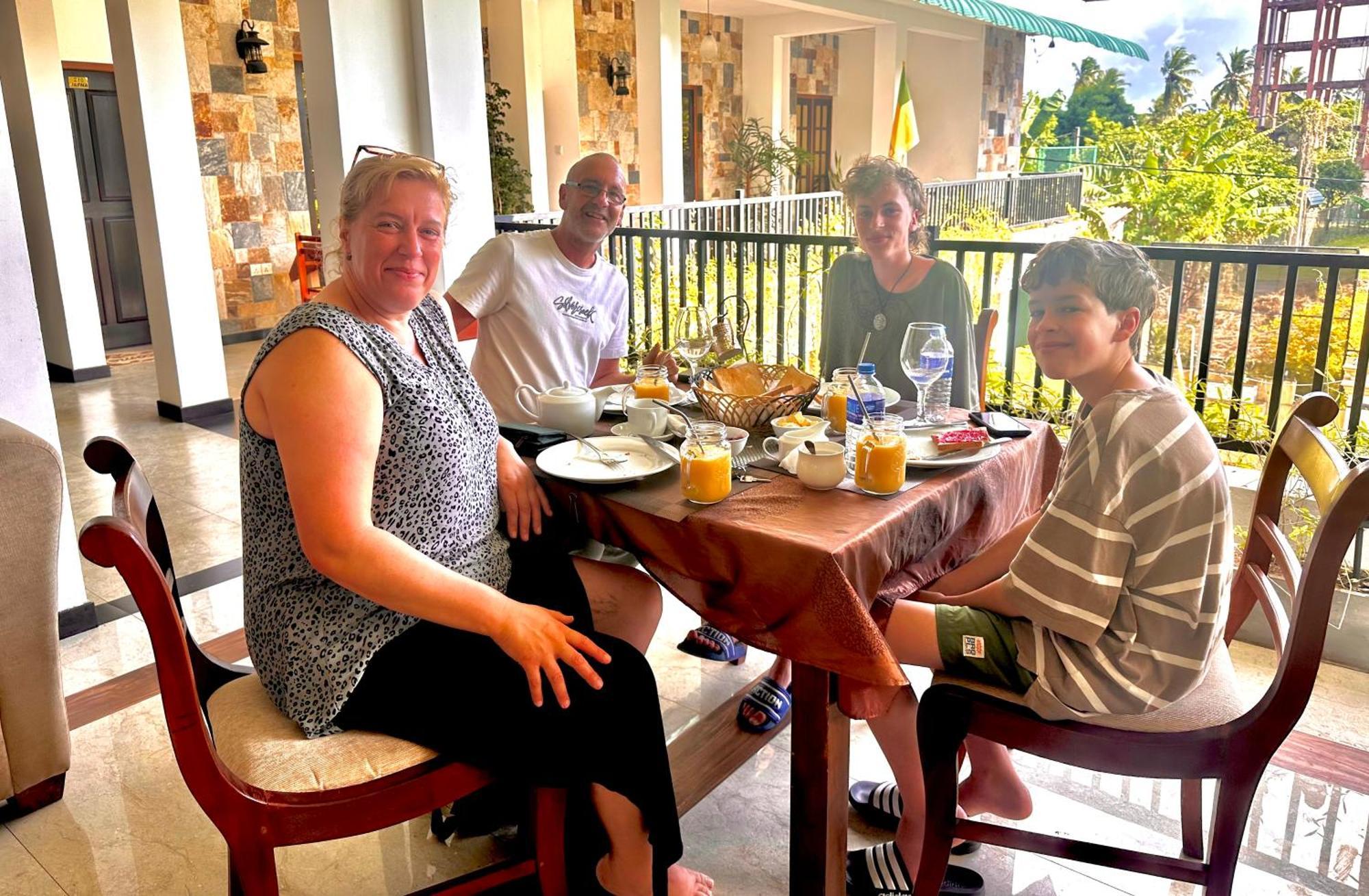 St Claire'S Green Negombo Hotel & Hostels מראה חיצוני תמונה